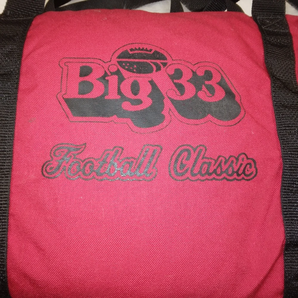 VINTAGE Pizza Hut round duffle bag Big 33 Football Classic with adjustab…